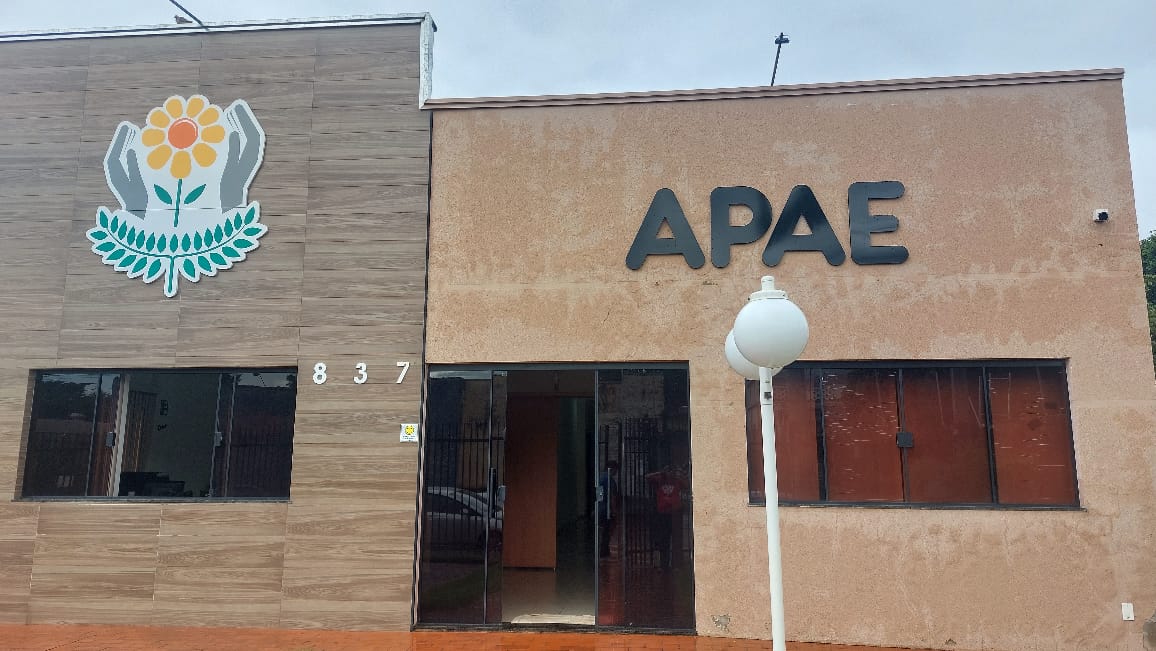 Fachada da sede da APAE Américo Brasiliense — Rua Gentil Prudente Corrêa, 837